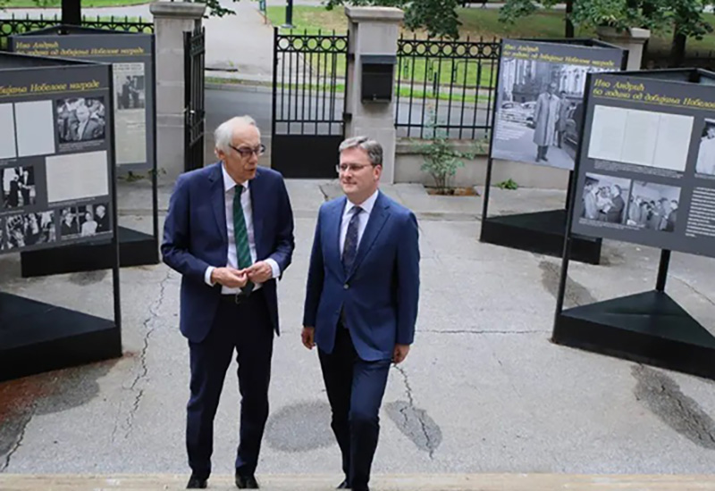 Никола Селаковић, министар културе Републике Србије, посетио Државни архив Србије